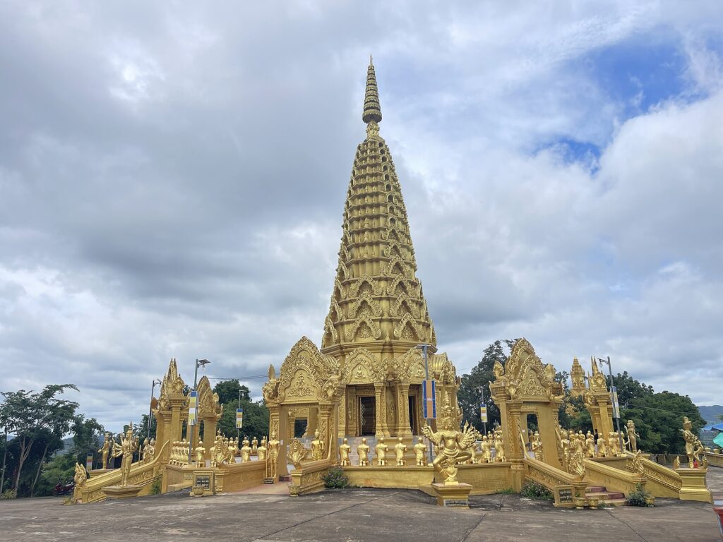 The temple on Phnom Yat, Pailin