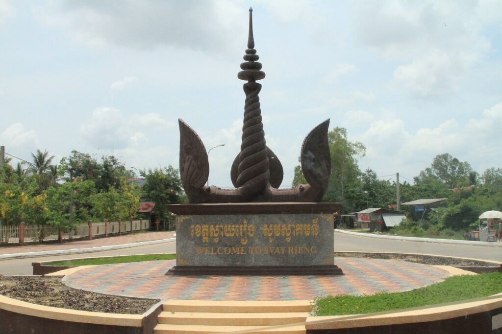 A monument in Svay Rieng town